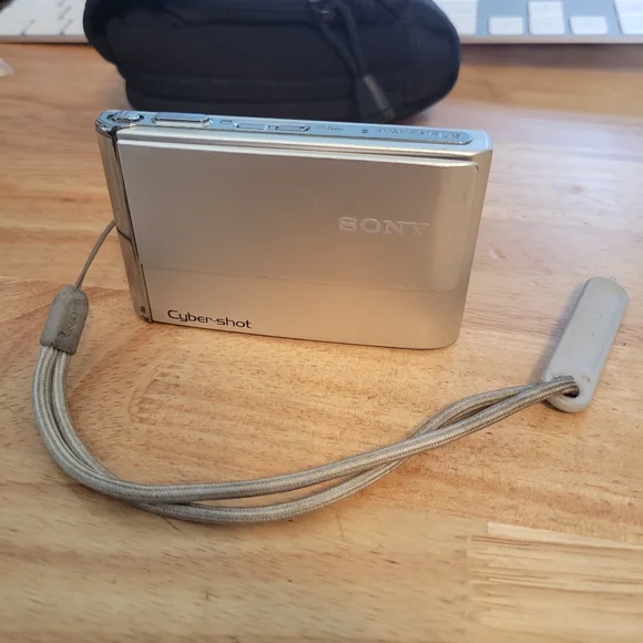 Sony Cyber-shot DSC-T70 Super Steady Shot Digital Camera Silver - Tested works. - Picture 4 of 9